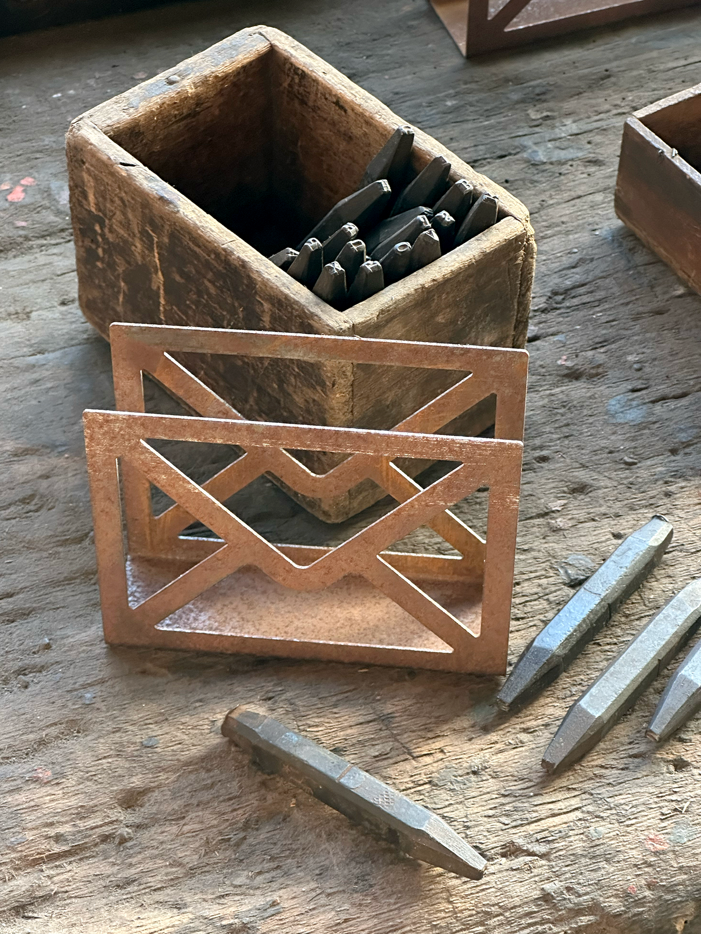 Pli - Aged Steel